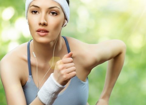 Siempre calienta tu cuerpo antes de hacer un esfuerzo: te permite evitar posteriores dolores musculares.