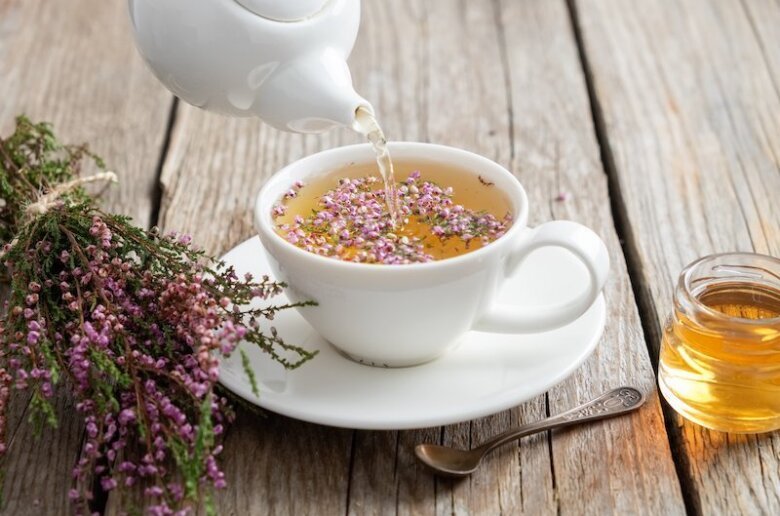 infusion aux plantes contre les jambes lourdes