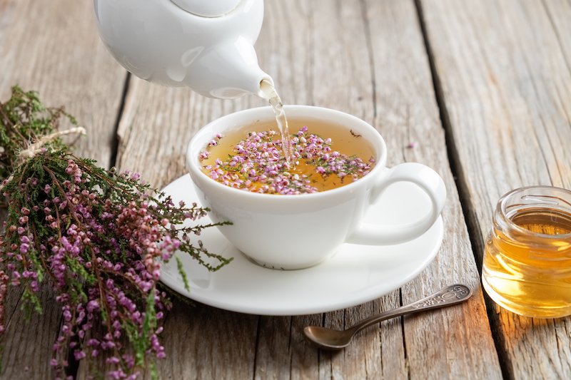 infusion aux plantes contre les jambes lourdes