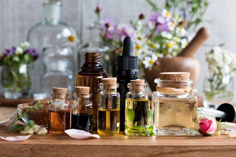 les huiles essentielles contre les jambes lourdes