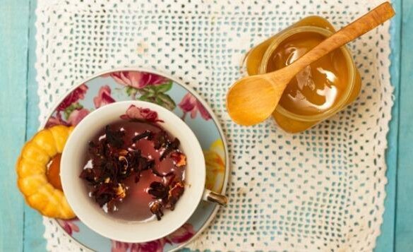 Endulza tus infusiones contra la celulitis con miel.