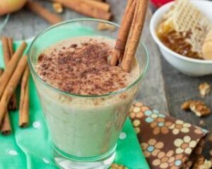 breakfast yogurt muesli cinnamon