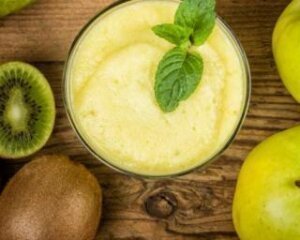 breakfast appele kiwi nuts