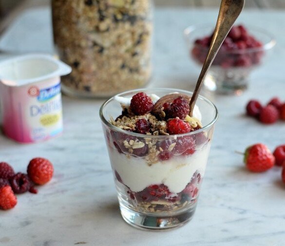 Raspberry-Maple-Granola-Yoghurt-Pots-600x505