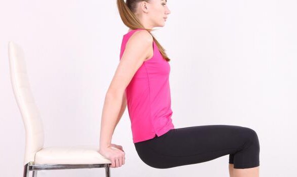 El ejercicio de la silla es lo mejor para adelgazar de los piernas y más específicamente de la zona de los muslos.