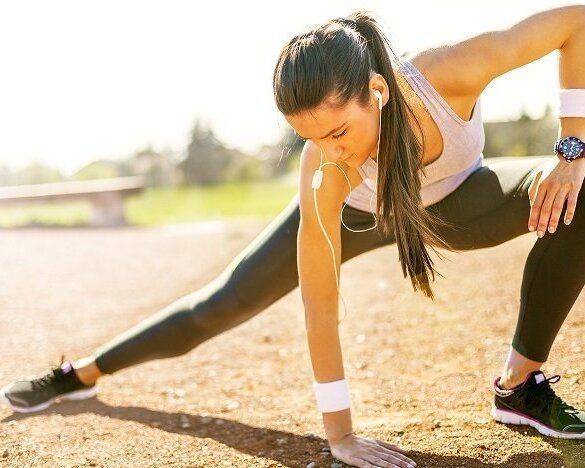 Para evitar lesiones, es indispensable que calientes antes de empezar con tu rutina deportiva.