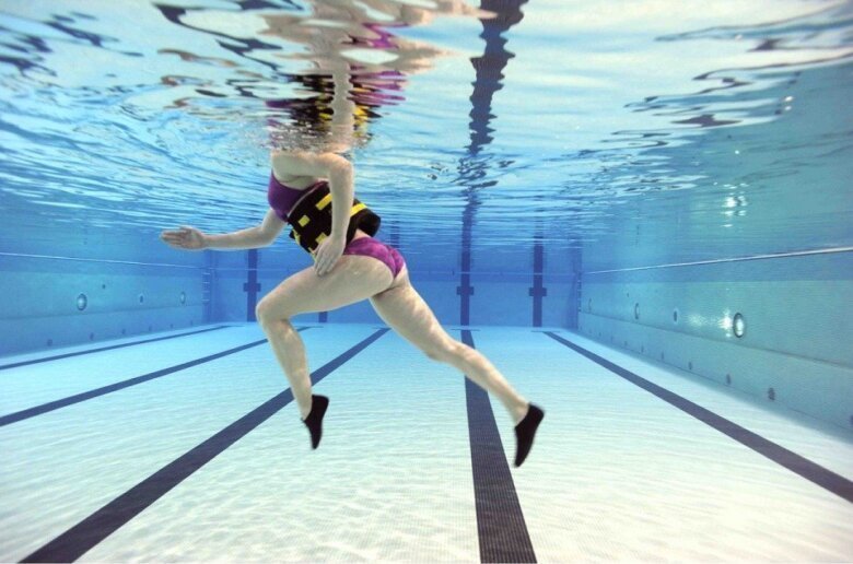 El aquajogging te ayuda a lucir unas piernas fortalecidas.