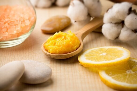 DIY : 4 exfoliants express et anti-peau d’orange !