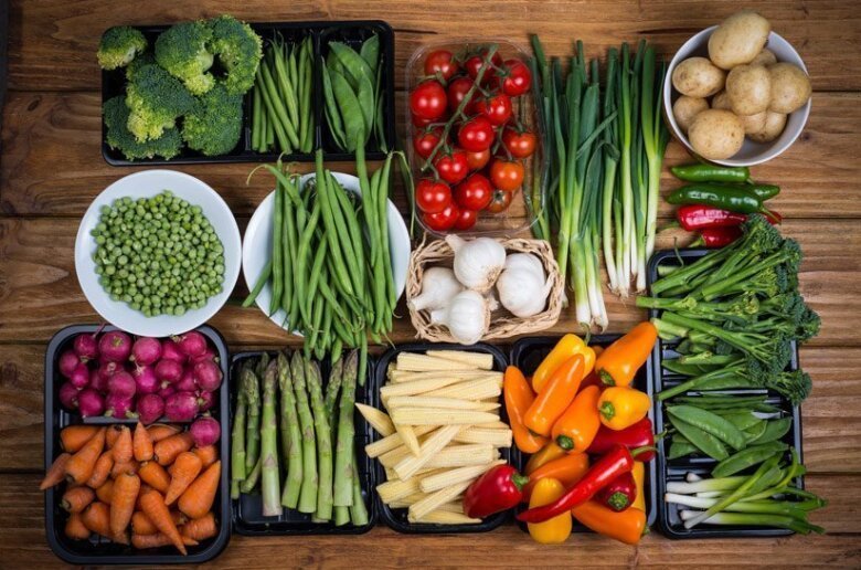 Una dieta equilibrada es el primer paso para deshacerse de la celulitis acuosa.