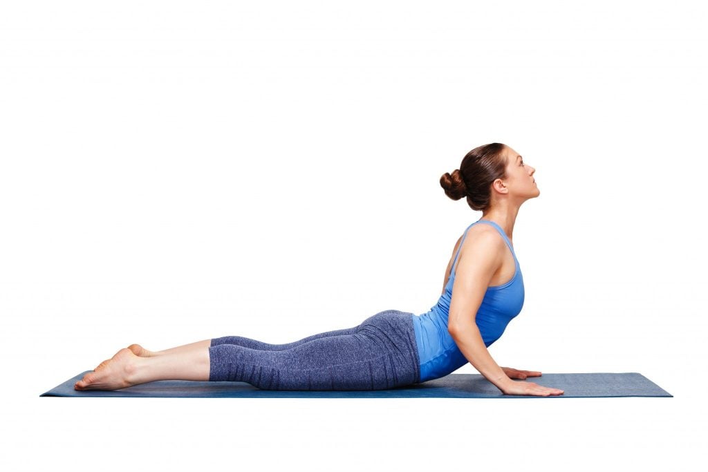 postura 3 de yoga, la pose del cobra