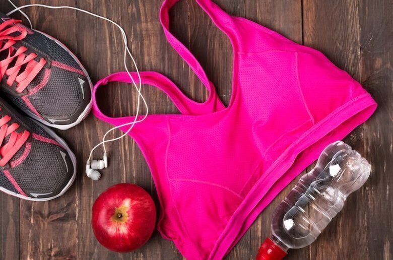 Un buen outfit, unos buenos tenis y una botella de agua: el trio perfecto para una sesión de jogging eficaz.