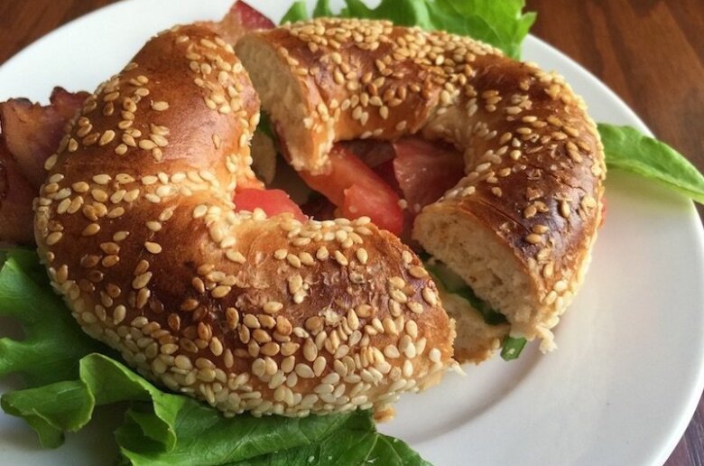 bagel kiwi
