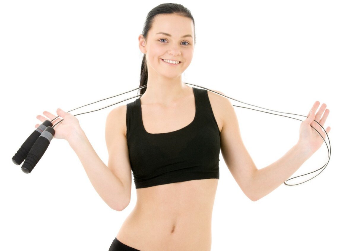 saltar la cuerda para esculpir las piernas