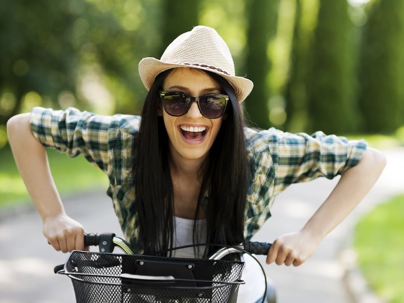 La bicicleta es el mejor ejercicio para eliminar la celulitis en tus muslos.