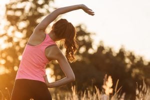 Los ejercicios de estiramiento no sólo alivian tus músculos sino que también te ayudan a adelgazar