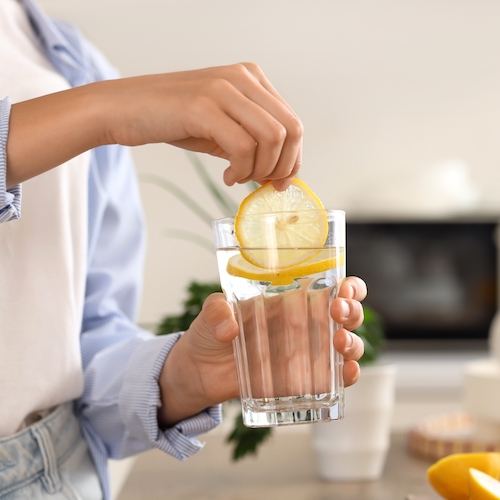 eau citronée excellent remède anti-cellulite