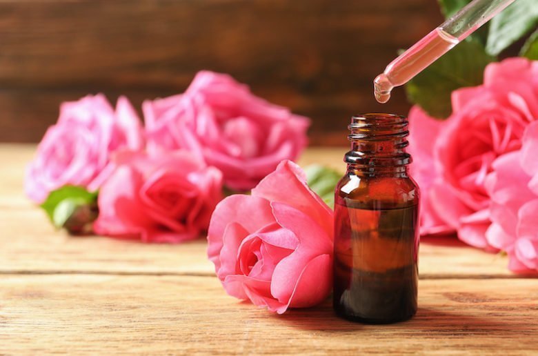 Huile essentielle bois de rose pour éliminer les vergetures