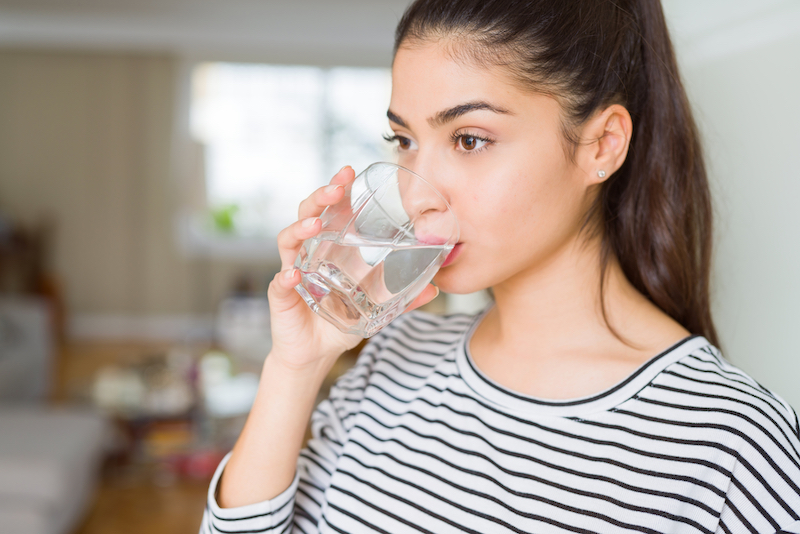 tomar mucha agua contra la celulitis