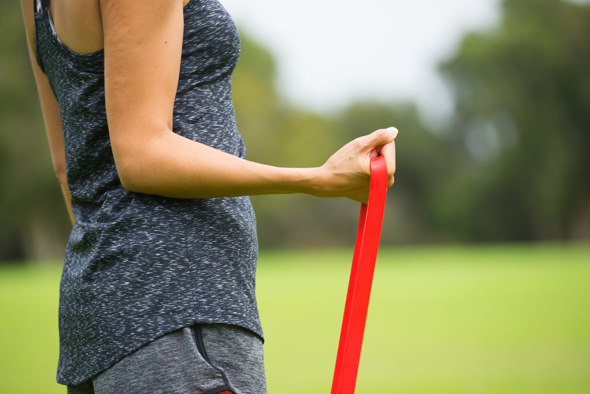 6 exercices avec des haltères pour des bras fins et sculptés