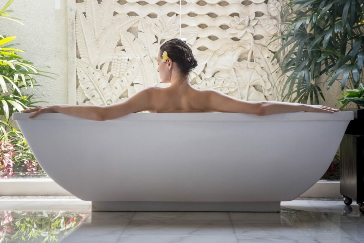 Huile essentielle cyprès cellulite bain