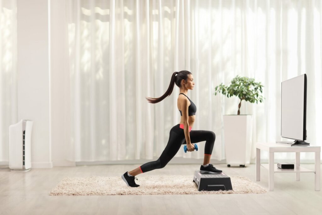 Exercice fentes step haltères