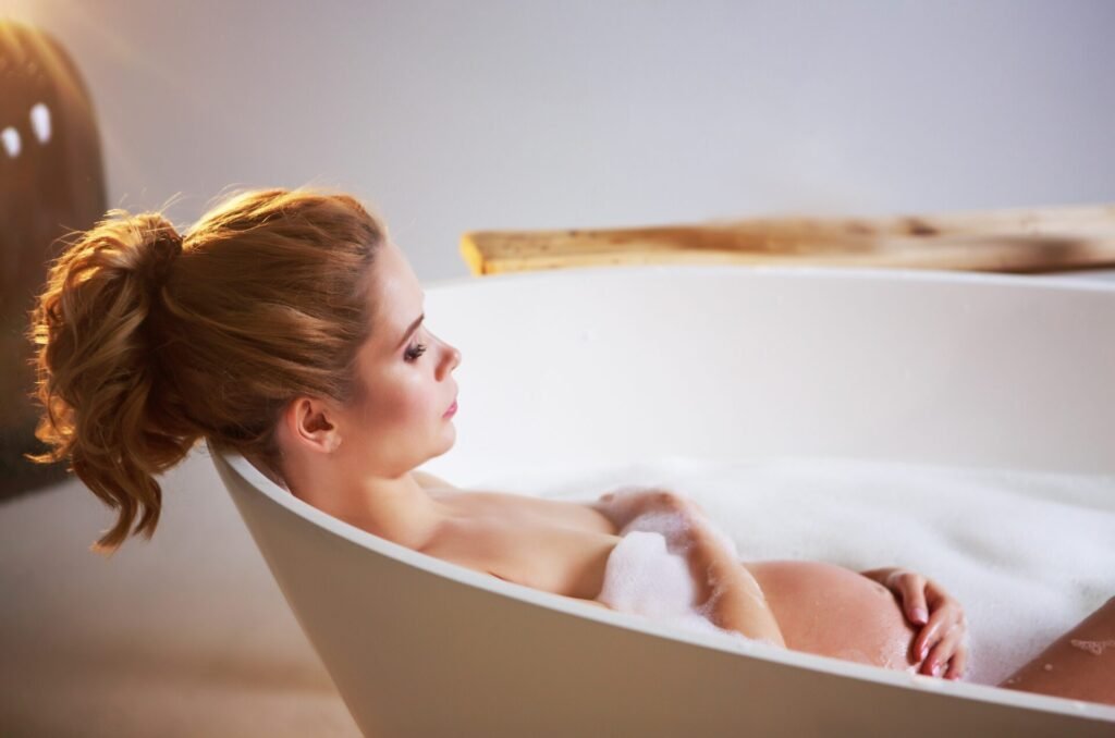 Ventre gratte enceinte eau chaude