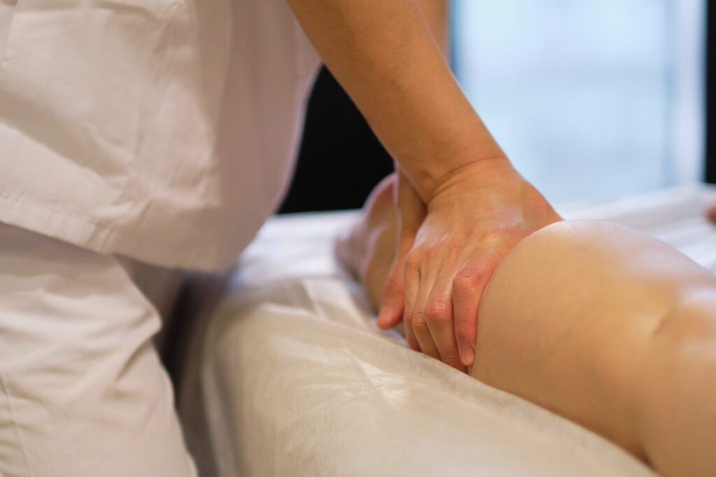 Massage jambes lourdes drainage