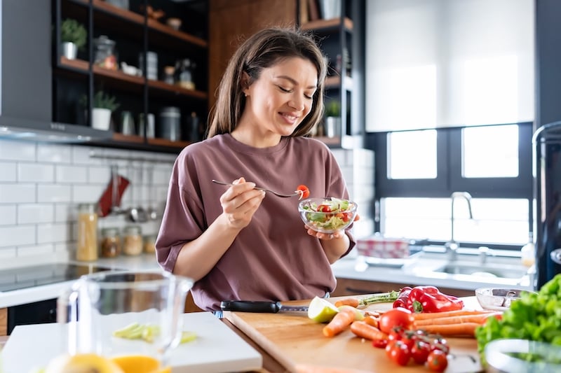 femme qui mange