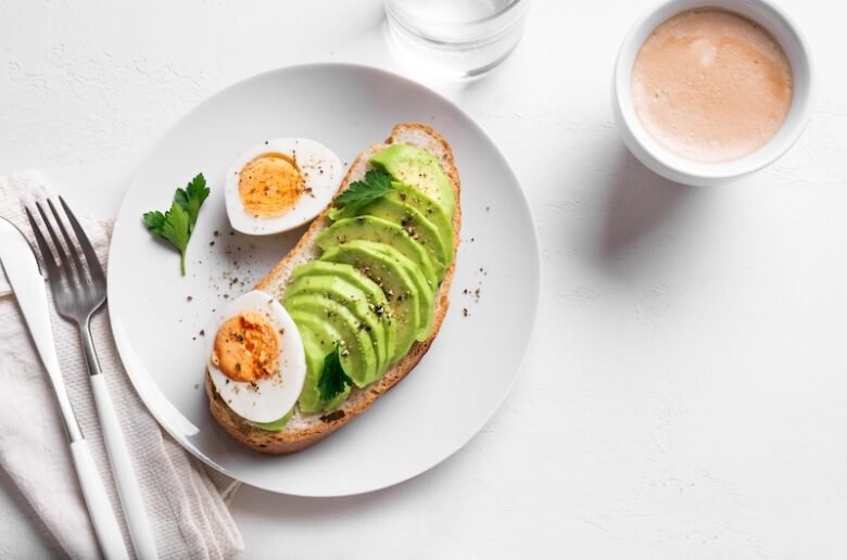 tartines oeufs durs avocat