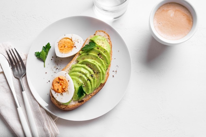 tartines oeufs durs avocat