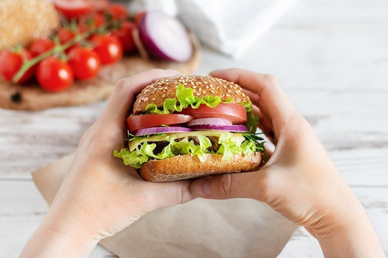 Hamburger au poulet et aux légumes