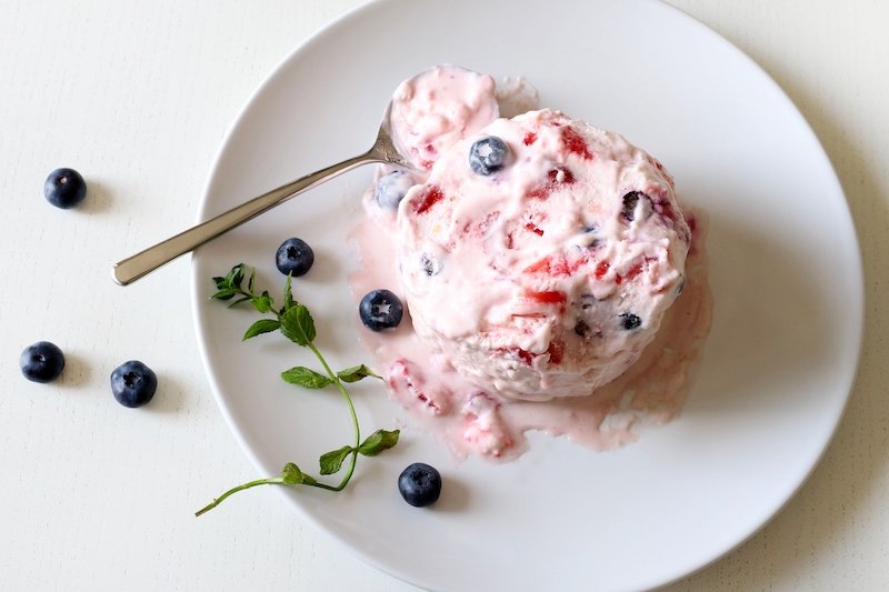 iogurte gelado com frutas