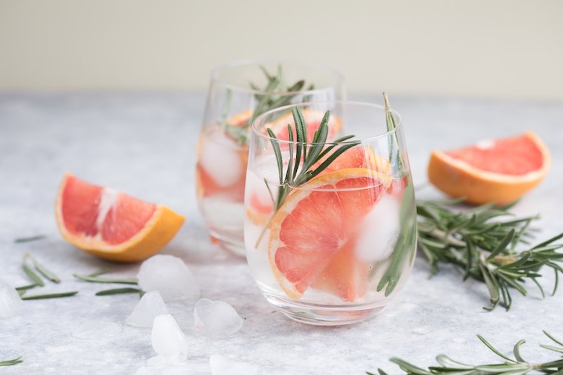eau detox agrumes romarin
